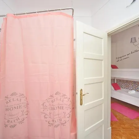 بيت شباب Brotherstay Lusotile
